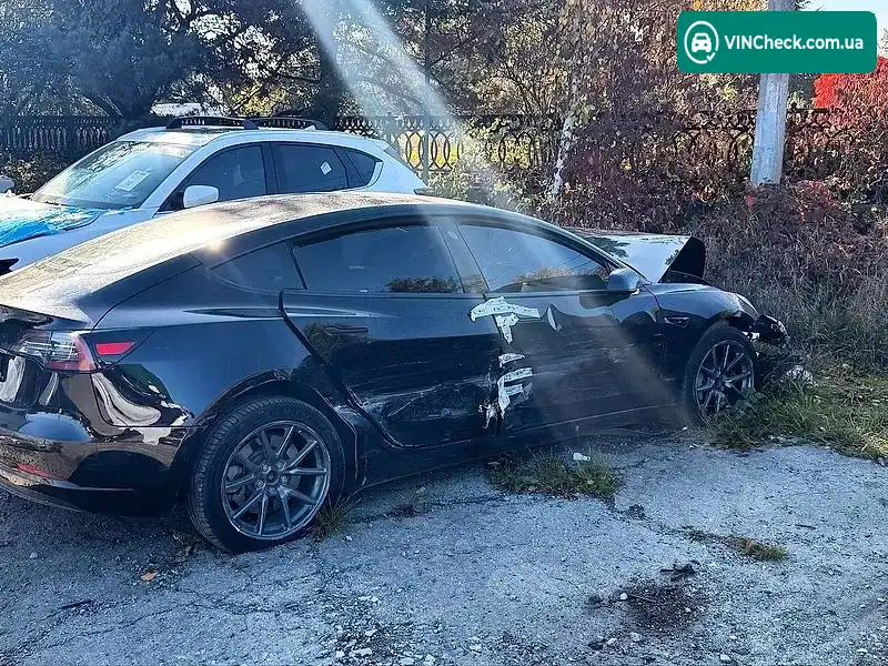 Tesla Model 3 2018, фото з оголошення 2 з 3, VIN 5YJ3E1EA0JF056710