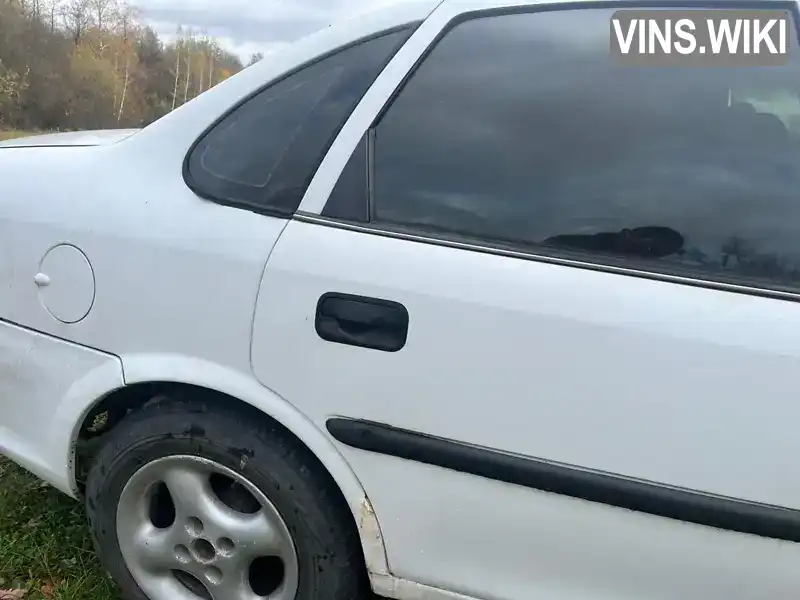 Opel Vectra 1996, фото з оголошення 2 з 13, VIN W0L000036T1039298