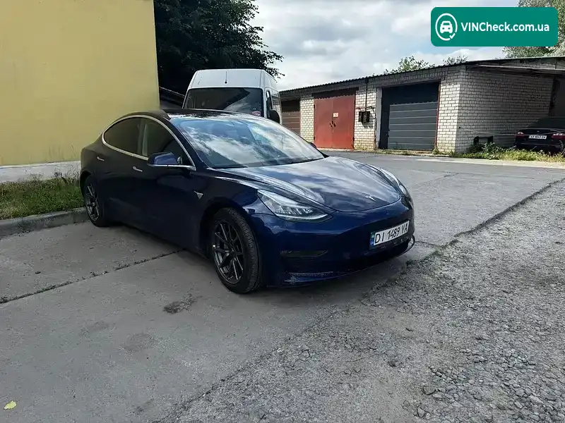 Tesla Model 3 2018, фото з оголошення 2 з 3, VIN 5YJ3E1EB6JF120290