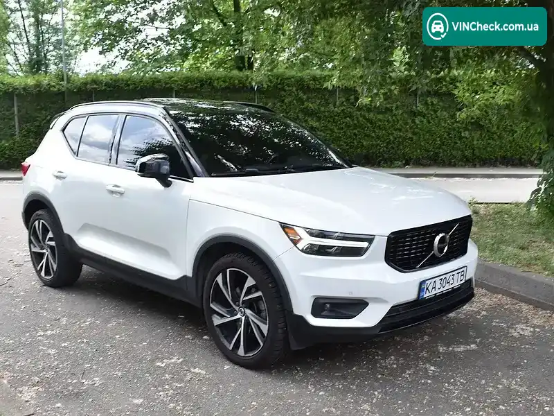 Volvo XC40 2020, фото з оголошення 1 з 20, VIN YV4AC2HM8M2414648