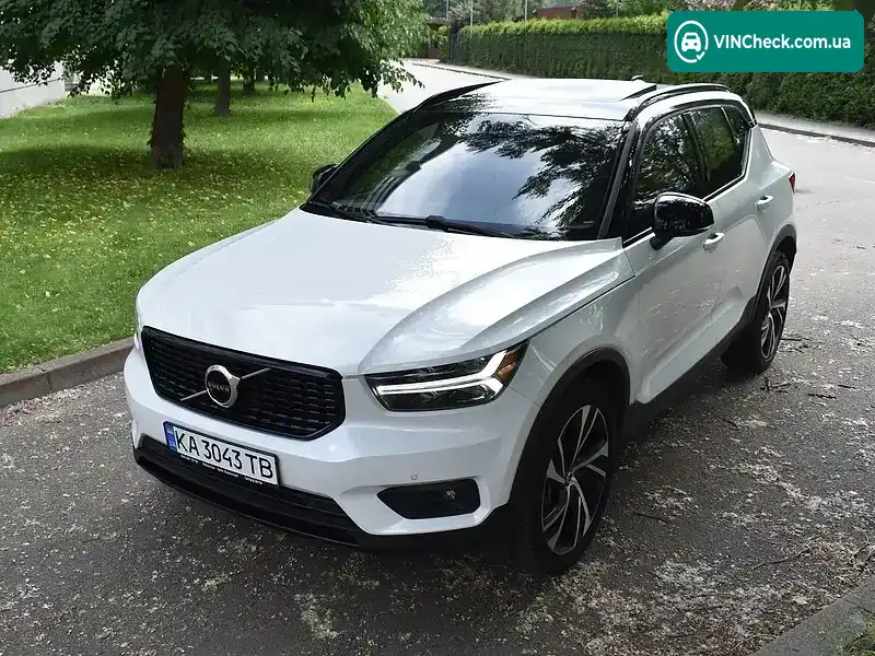 Volvo XC40 2020, фото з оголошення 2 з 20, VIN YV4AC2HM8M2414648