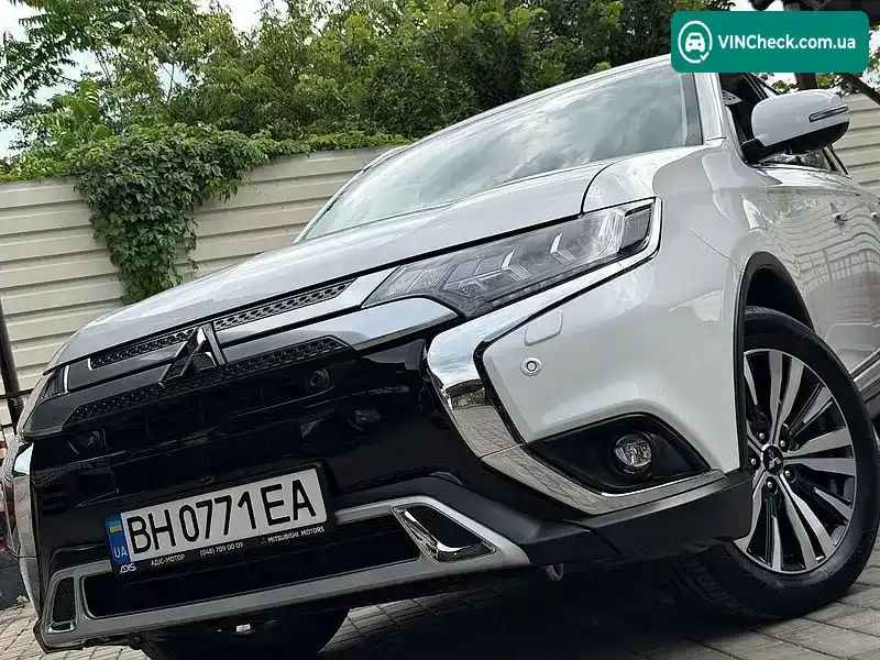 Mitsubishi Outlander 2018, фото з оголошення 2 з 20, VIN JMBXTGF3WKZ000205