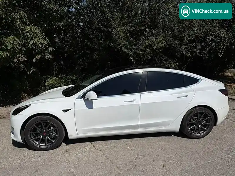 Tesla Model 3 2019, фото з оголошення 1 з 10, VIN 5YJ3E1EB1LF784189