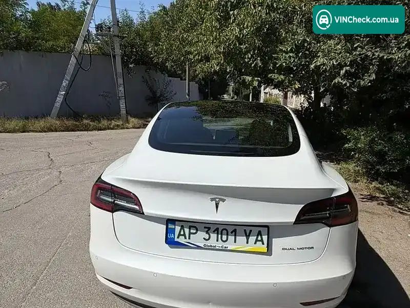 Tesla Model 3 2019, фото з оголошення 2 з 10, VIN 5YJ3E1EB1LF784189