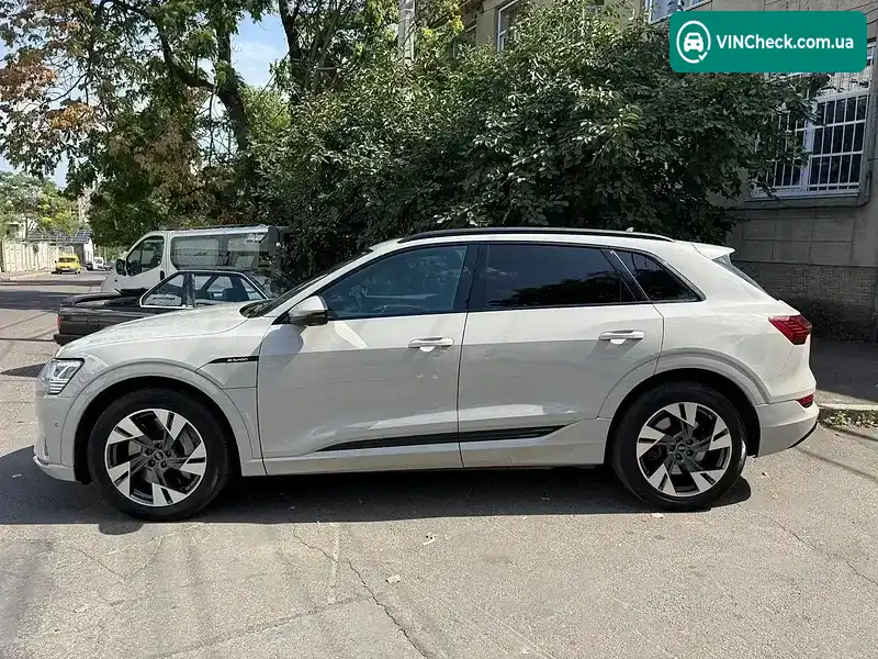 Audi e-tron 2021, фото з оголошення 1 з 5, VIN WA1AAAGE1NB012253