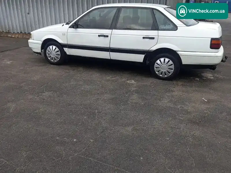 Volkswagen Passat 1989, фото з оголошення, VIN WVWZZZ31ZKB000370