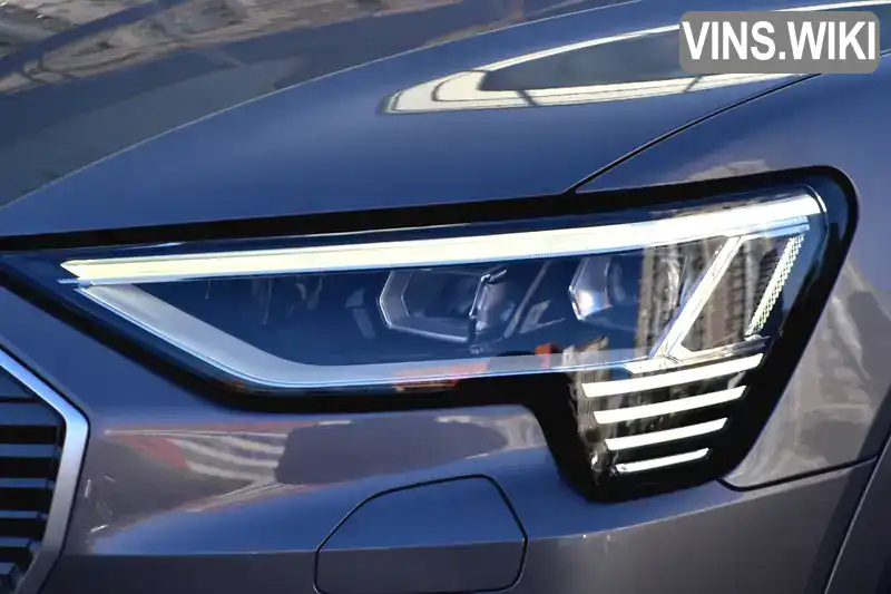 Audi e-tron 2019, фото з оголошення 2 з 21, VIN WAUZZZGE2LB015172