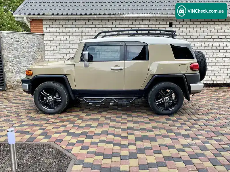 Toyota FJ Cruiser 2011, фото з оголошення 1 з 11, VIN JTEBU4BFXBK102186