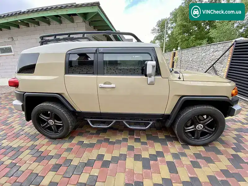 Toyota FJ Cruiser 2011, фото з оголошення 2 з 11, VIN JTEBU4BFXBK102186