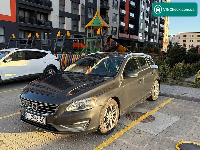 Volvo V60 2015, фото з оголошення 1 з 15, VIN YV140MEM1G1298335