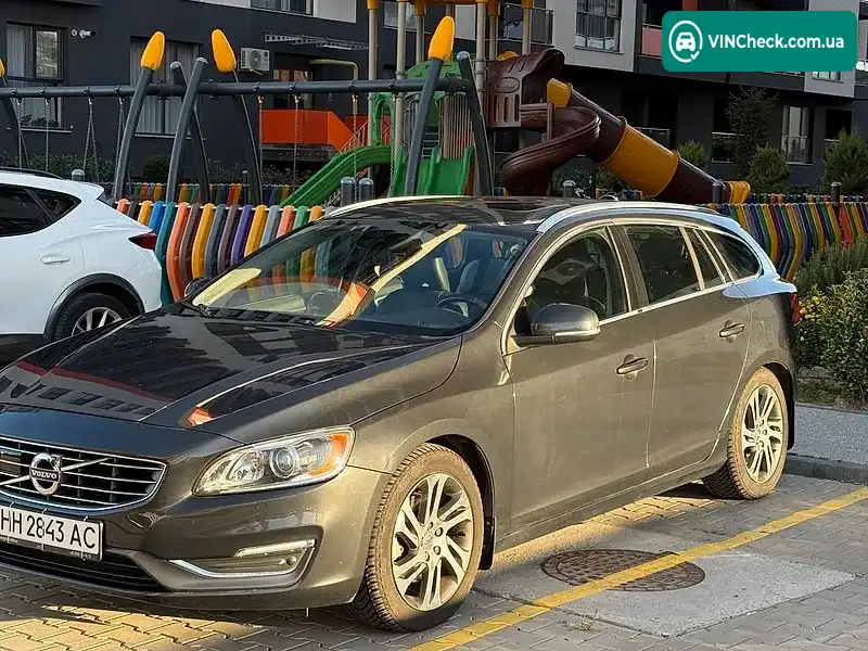 Volvo V60 2015, фото з оголошення 2 з 15, VIN YV140MEM1G1298335