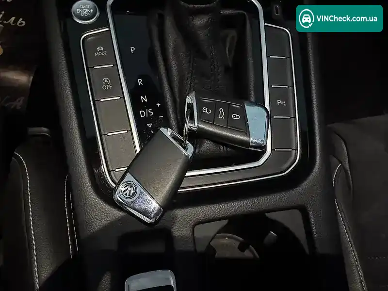 Volkswagen Passat 2020, фото з оголошення 2 з 20, VIN WVWZZZ3CZLE144821