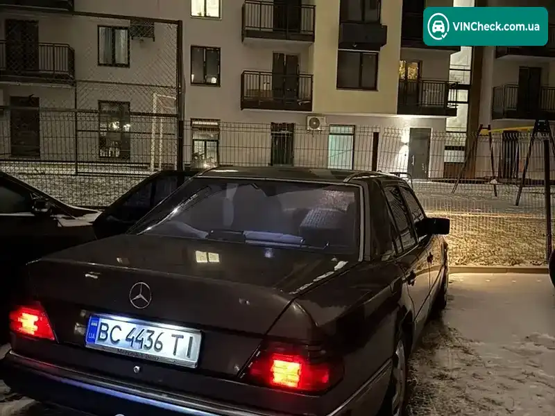 Mercedes-Benz E-Class 1992, фото з оголошення 2 з 12, VIN WDB1240211B445878