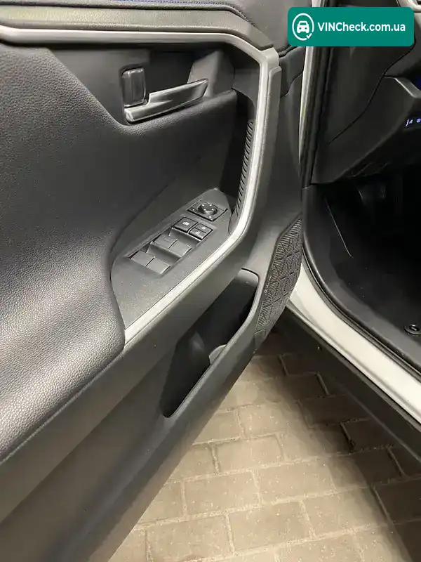 Toyota RAV4 2020, фото з оголошення, VIN JTMEWRFV5LJ048121