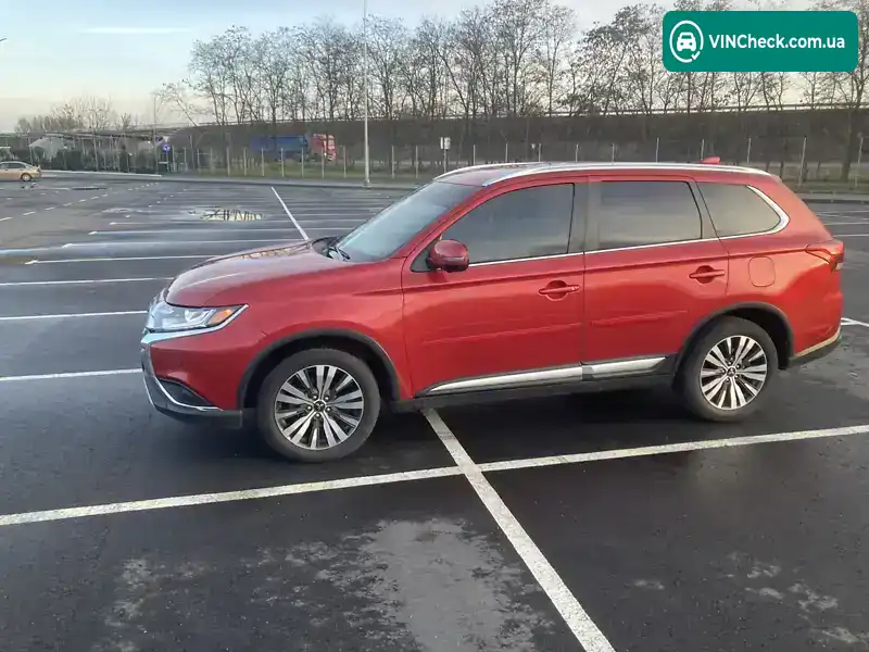 Mitsubishi Outlander 2018, фото з оголошення 2 з 21, VIN JA4AZ3A38KZ014936