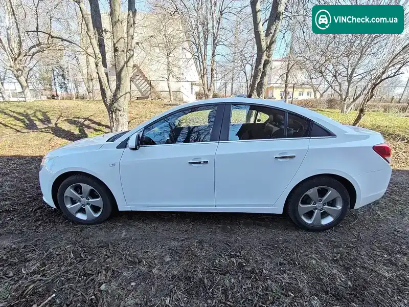 Chevrolet Cruze 2011, фото з оголошення 2 з 10, VIN KLAJA69YDCK547623