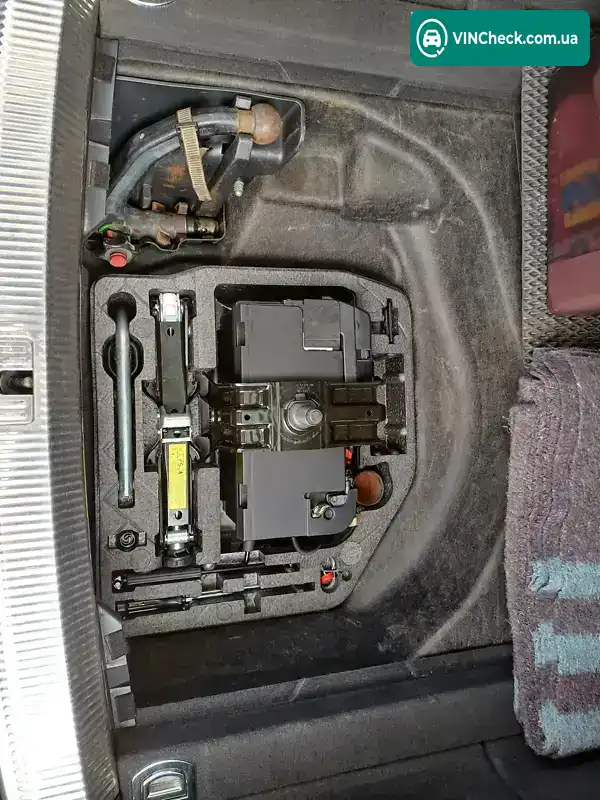 Audi A4 2010, фото з оголошення 2 з 19, VIN WAUZZZ8K9AA160121