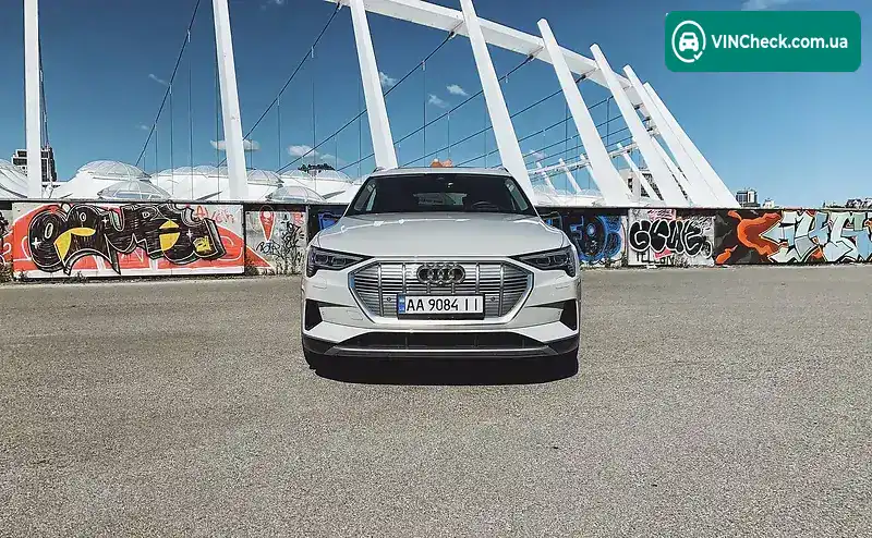 Audi e-tron 2018, фото з оголошення 1 з 20, VIN WAUZZZGE5KB000972