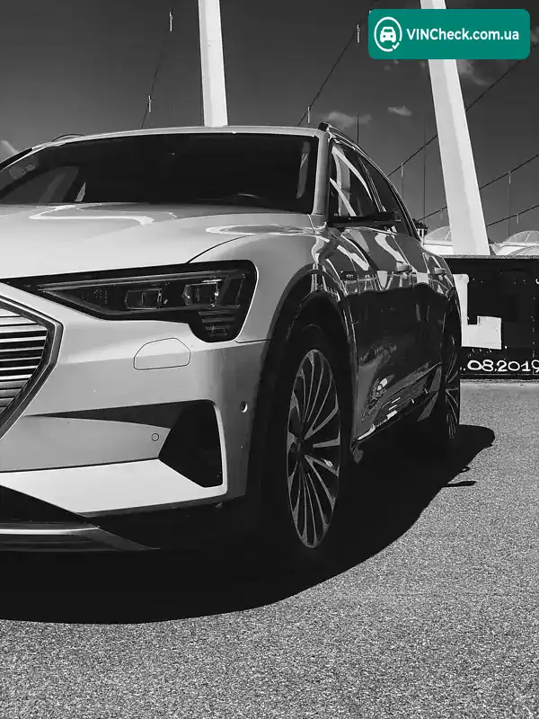 Audi e-tron 2018, фото з оголошення 2 з 20, VIN WAUZZZGE5KB000972
