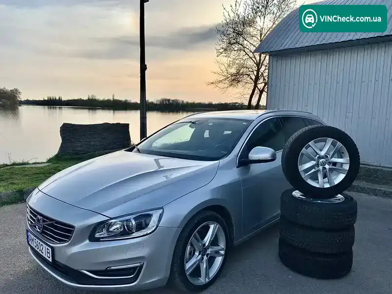 Volvo V60 2016, фото з оголошення 1 з 21, VIN YV1FWA8CDH1349774