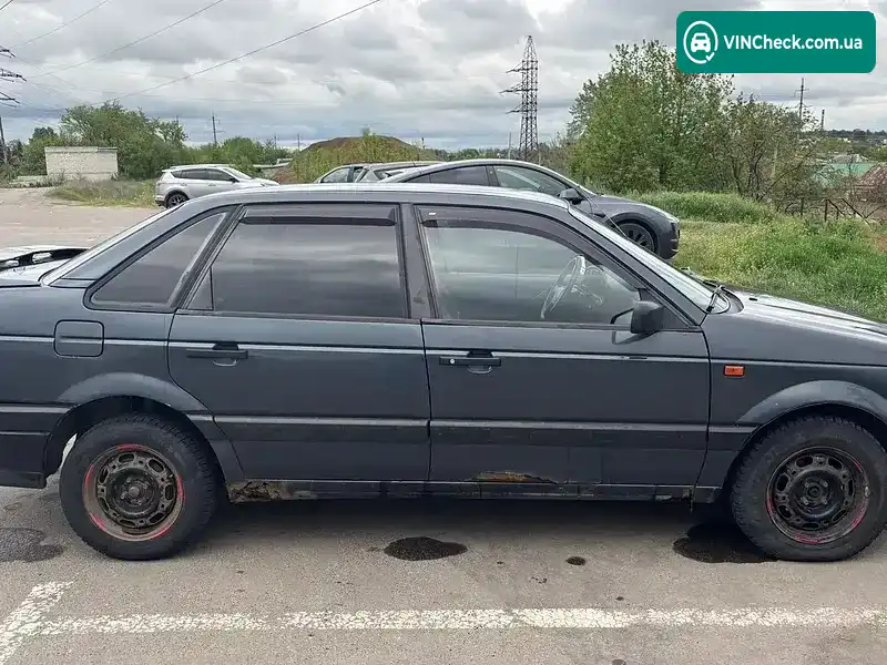 Volkswagen Passat 1992, фото з оголошення 2 з 21, VIN WVWZZZ31ZNE210736