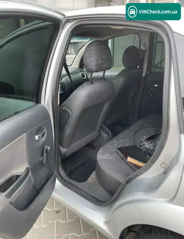 Citroen C3 2005, фото з оголошення 2 з 10, VIN VF7FC8HZC28517886