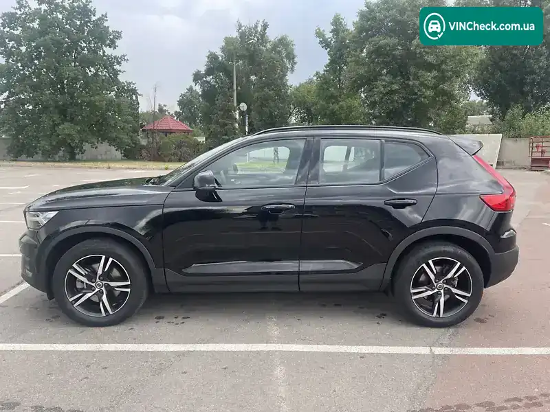 Volvo XC40 2021, фото з оголошення 2 з 18, VIN YV1XZK9VCN2693914