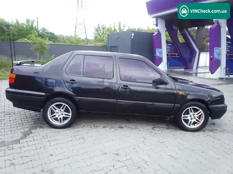 Volkswagen Vento 1993, фото з оголошення 2 з 10, VIN WVWZZZ16ZBW000409