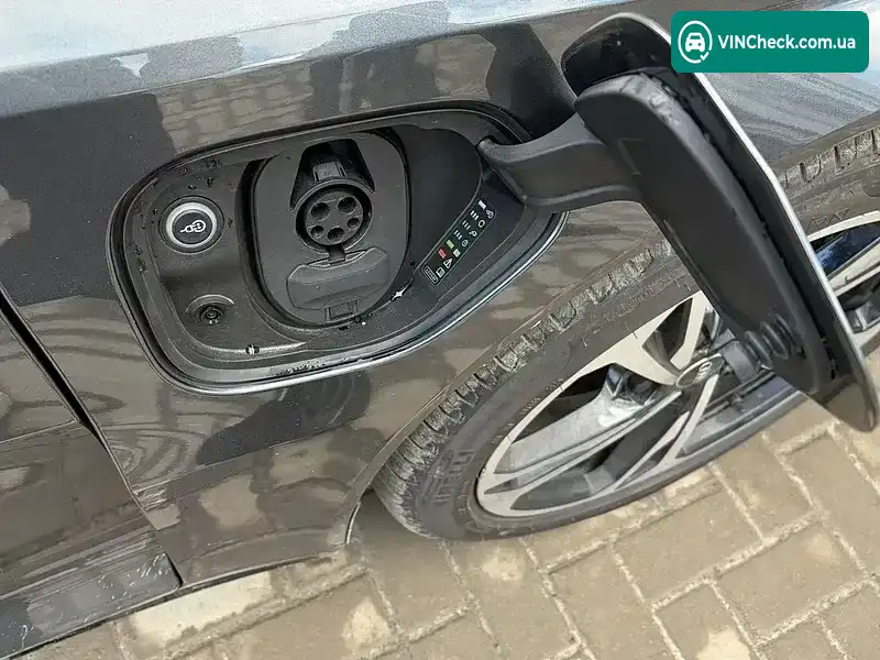 Audi e-tron GT 2021, фото з оголошення 2 з 20, VIN WAUCJBFW6N7001568