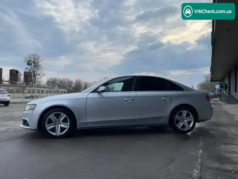Audi A4 2010, фото з оголошення 2 з 21, VIN WAUEFAFL9BN033092
