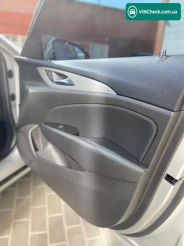 Buick Regal 2018, фото з оголошення 2 з 18, VIN W04GL6SX9J1108383