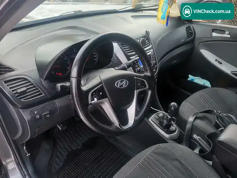 Hyundai Accent 2013, фото з оголошення 2 з 10, VIN Z94CT41CADR237637