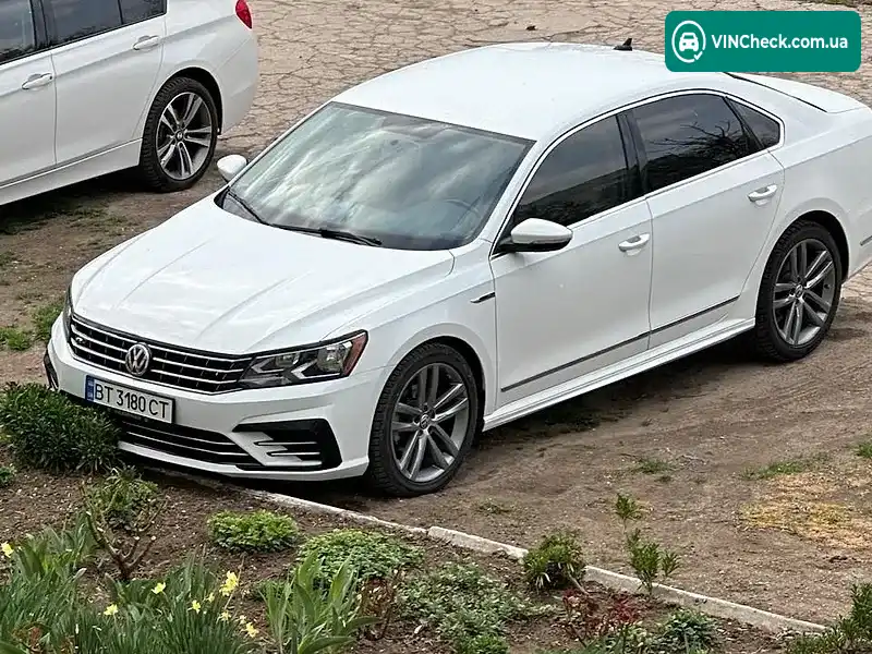 Volkswagen Passat 2017, фото з оголошення 1 з 20, VIN 1VWDT7A38HC062974