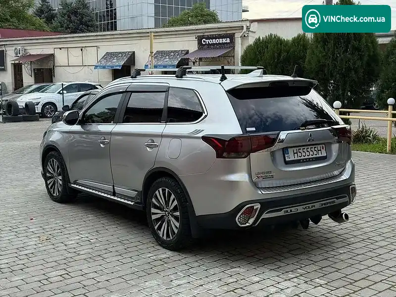 Mitsubishi Outlander 2018, фото з оголошення 2 з 20, VIN JA4AZ3A34KZ034813