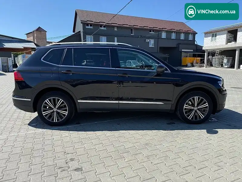 Volkswagen Tiguan 2017, фото з оголошення 2 з 19, VIN 3VV2B7AX1JM038019