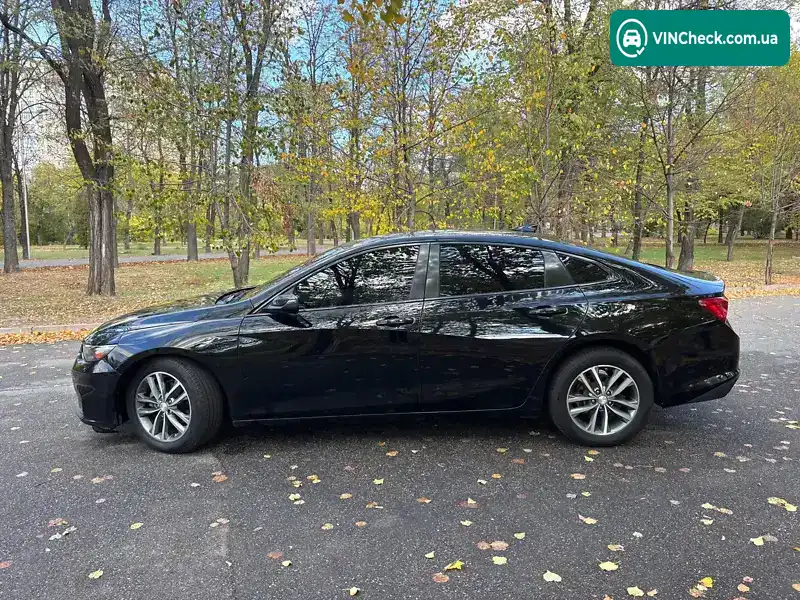 Chevrolet Malibu 2018, фото з оголошення 2 з 21, VIN 1G1ZD5ST2JF271942