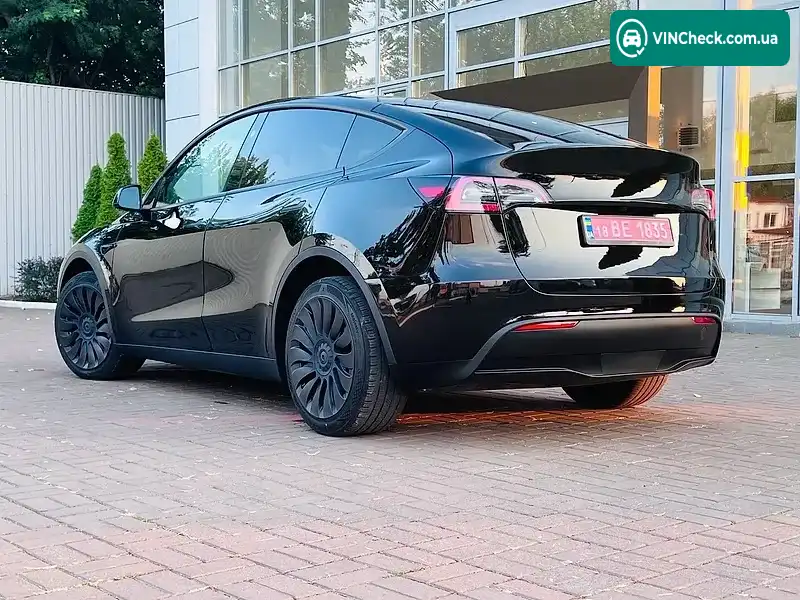 Tesla Model Y 2024, фото з оголошення 2 з 17, VIN 7SAYGDEE1RF100135