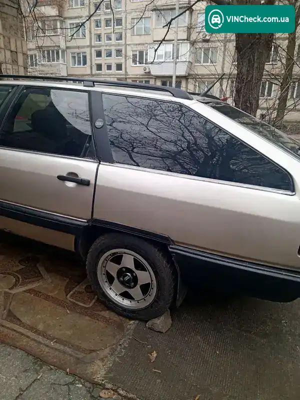 Audi 100 1983, фото з оголошення 2 з 8, VIN WAUZZZ44ZEA000352