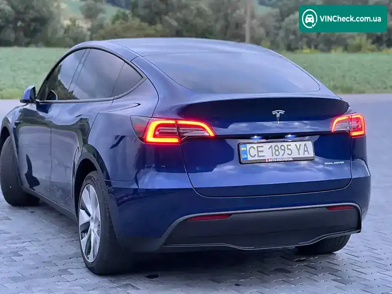 Tesla Model Y 2023, фото з оголошення 2 з 20, VIN 7SAYGDEE9PF706165