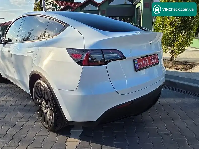 Tesla Model Y 2024, фото з оголошення 2 з 20, VIN 7SAYGDEE0RA224457