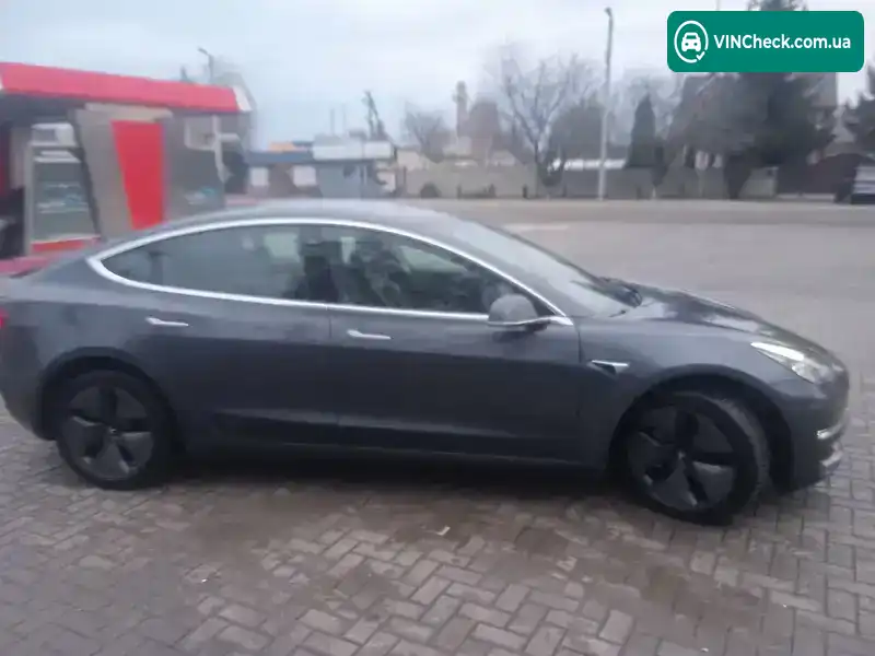 Tesla Model 3 2019, фото з оголошення 2 з 43, VIN 5YJ3E1EB8KF208579