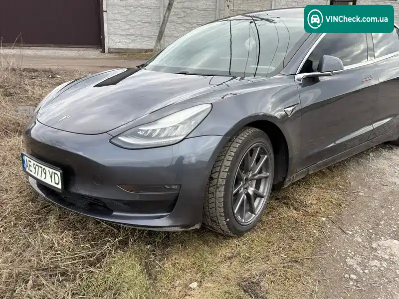 Tesla Model 3 2018, фото з оголошення 2 з 8, VIN 5YJ3E1EB8JF077202