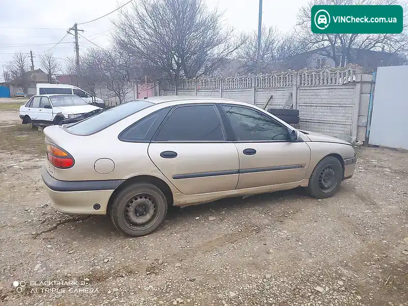 Renault Laguna 2000, фото з оголошення 2 з 6, VIN VF1B56G0522393983