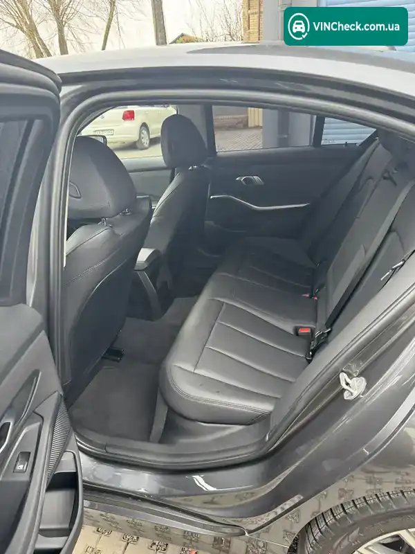 BMW 3 Series 2021, фото з оголошення 2 з 14, VIN WBA5F31060FK94082