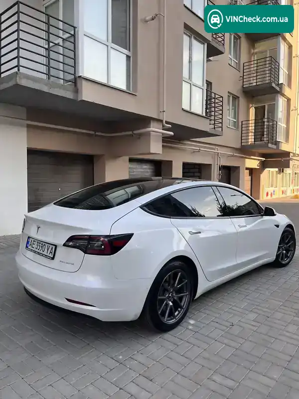 Tesla Model 3 2021, фото з оголошення 2 з 11, VIN 5YJ3E1EB5MF019780