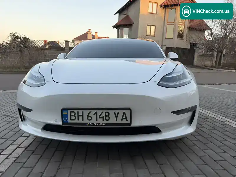 Tesla Model 3 2019, фото з оголошення 2 з 21, VIN 5YJ3E1EB3LF618420