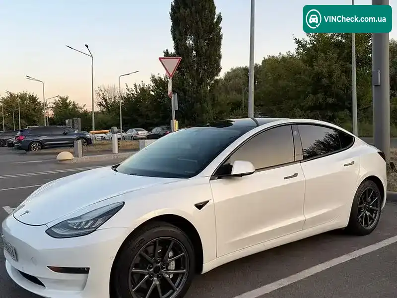 Tesla Model 3 2019, фото з оголошення 2 з 12, VIN 5YJ3E1EA5LF633217