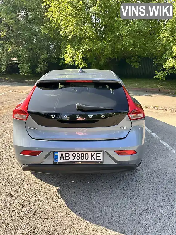 Volvo V40 2017, фото з оголошення 2 з 9, VIN YV1MV74L0J2444404