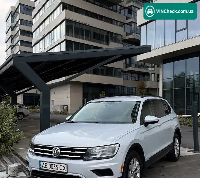 Volkswagen Tiguan 2018, фото з оголошення 1 з 12, VIN 3VV1B7AX0JM097784