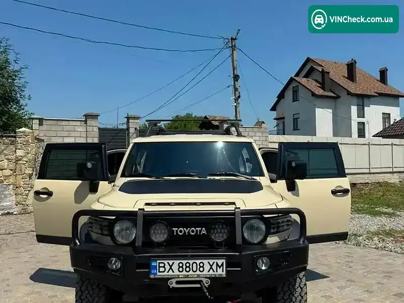 Toyota FJ Cruiser 2011, фото з оголошення 2 з 11, VIN JTEBU4BFXAK092273